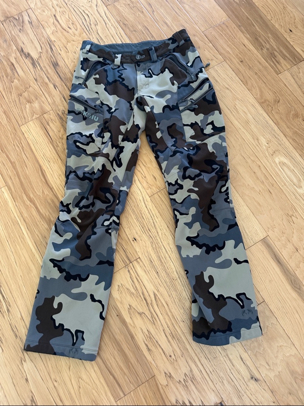 KUIU Axis Hybrid Pants in Vias Camo